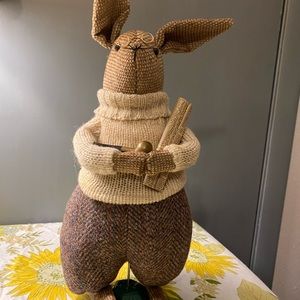 Marilyn Fowler folk art rabbit collectible (1987)
